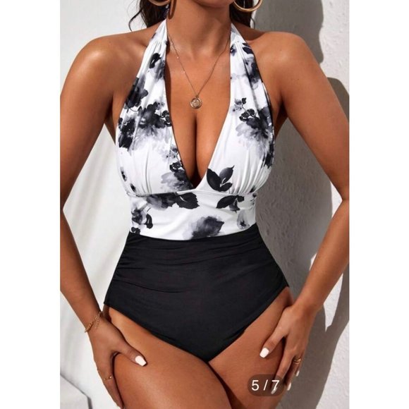 NEW Floral Print Ruched One Piece Swimsuit S - Picture 5 of 7